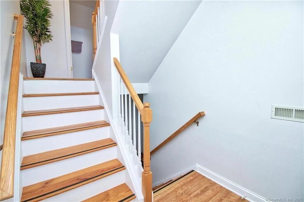 22 Warren Dr #22 - Photo 3 of 25