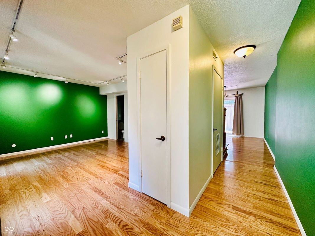 4319 Greenway Dr - Photo 2 of 9