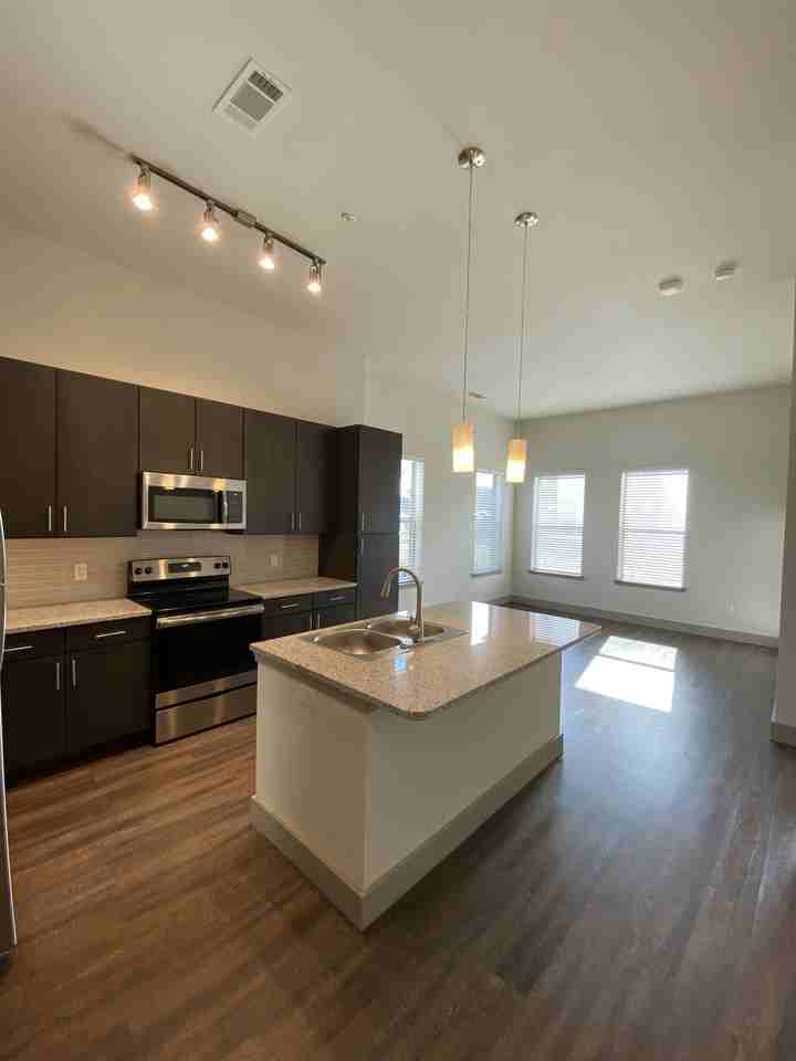 4211 Glenview Dr #3101 - Photo 2 of 8