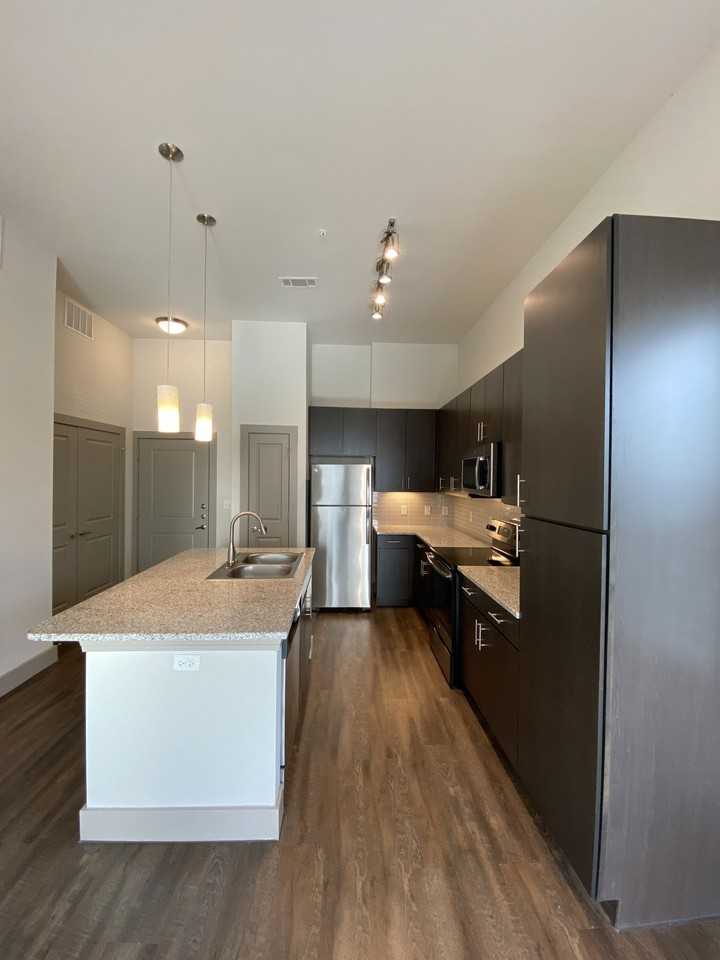 4211 Glenview Dr #3101 - Photo 3 of 8