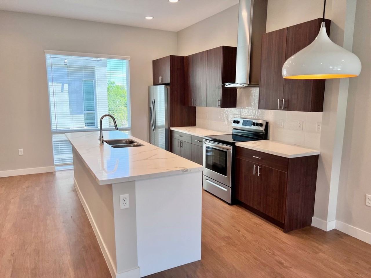 915 East Missouri Ave - Photo 2 of 50