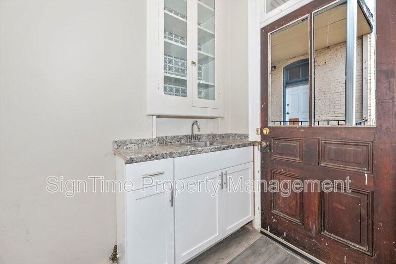 220 Summit Ave #2R - Photo 2 of 10