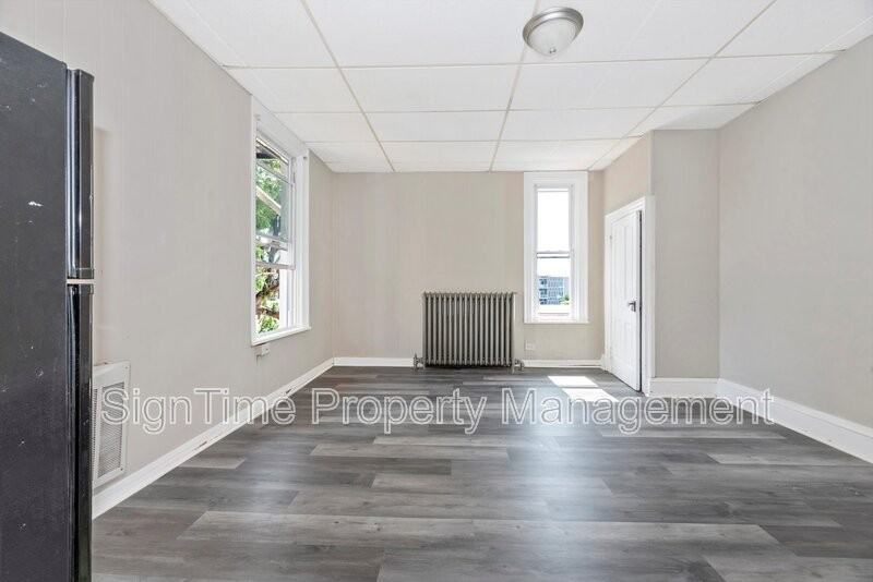 220 Summit Ave #2R - Photo 5 of 10