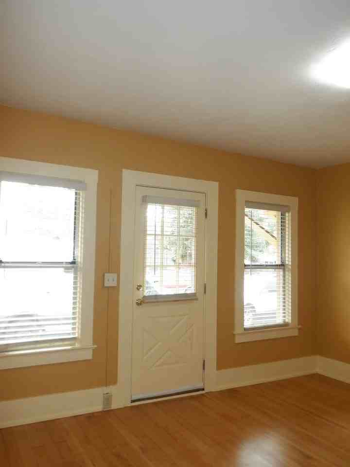 136 Nw Florida Ave #1 - Photo 2 of 9