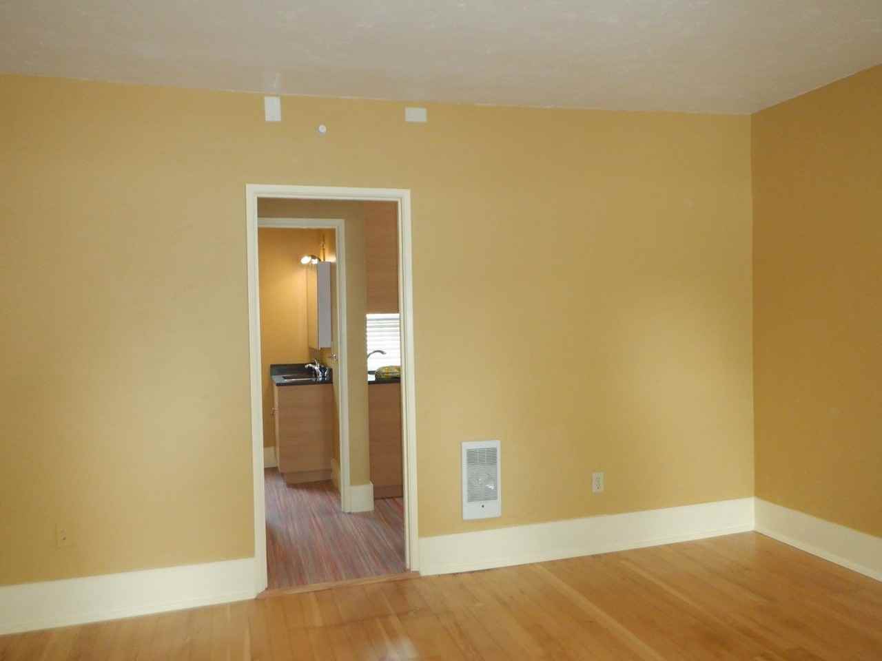 136 Nw Florida Ave #1 - Photo 3 of 9