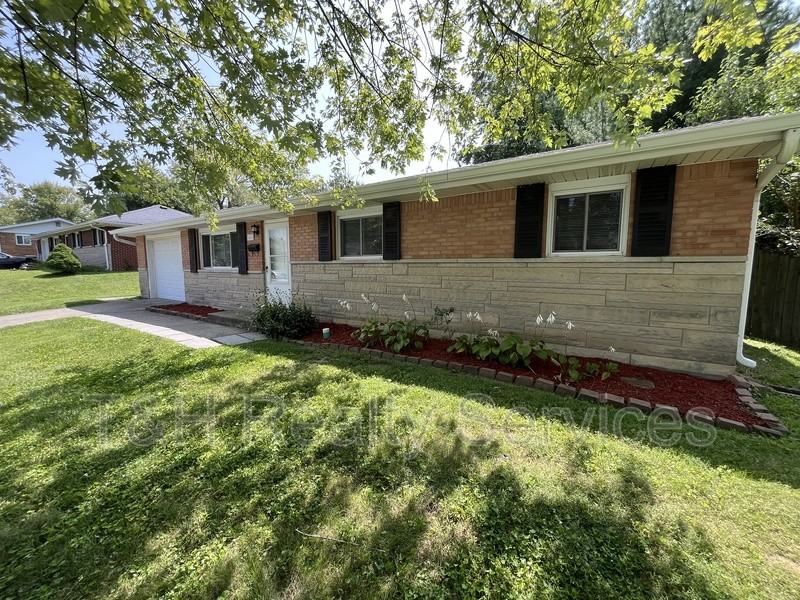 405 Gerry Dr - Photo 3 of 33