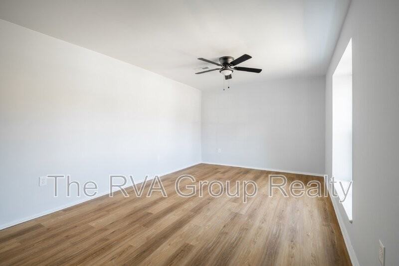 749 Pleasant St - Photo 4 of 45