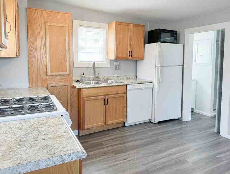 137 1/2 Elati St - Photo 2 of 17