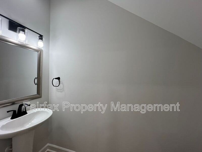 1746 Morgantown Rd - Photo 7 of 23