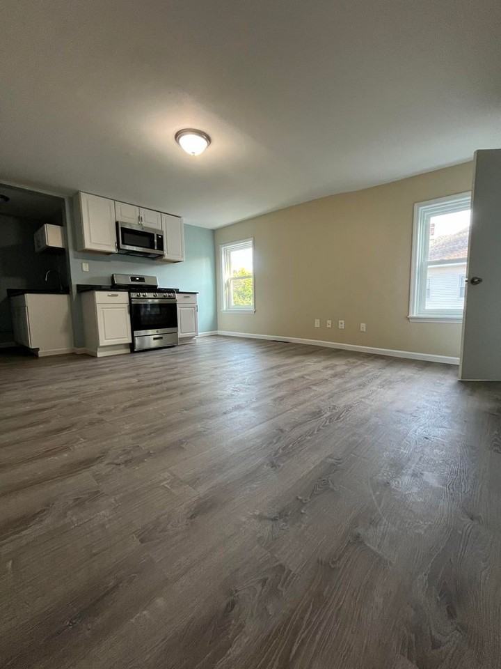 22 Pomeroy Ave #5 - Photo 2 of 20