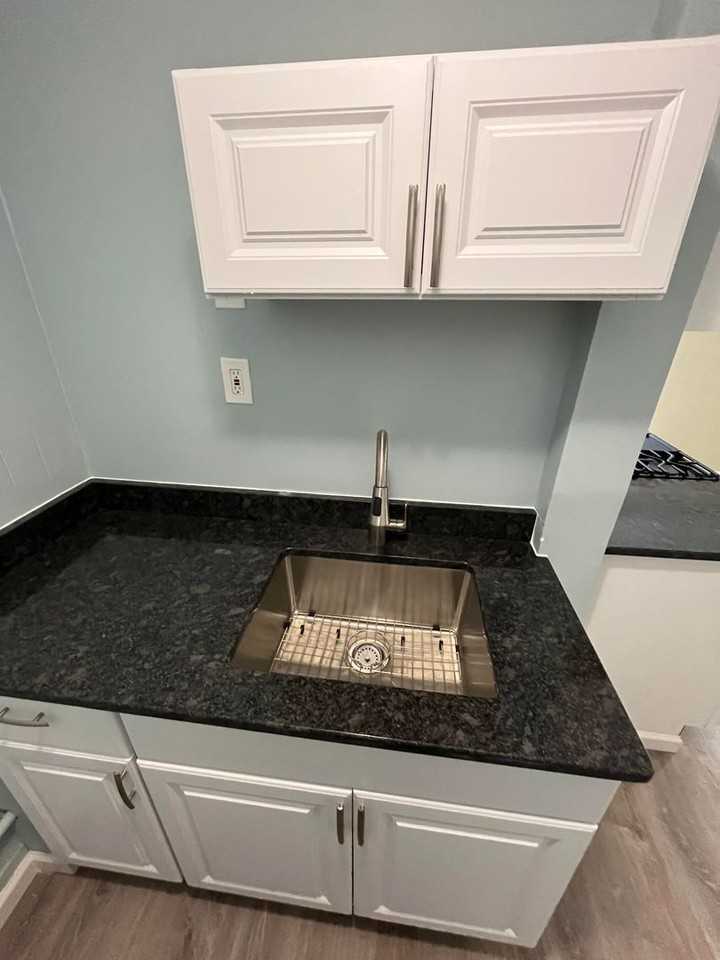 22 Pomeroy Ave #5 - Photo 3 of 20