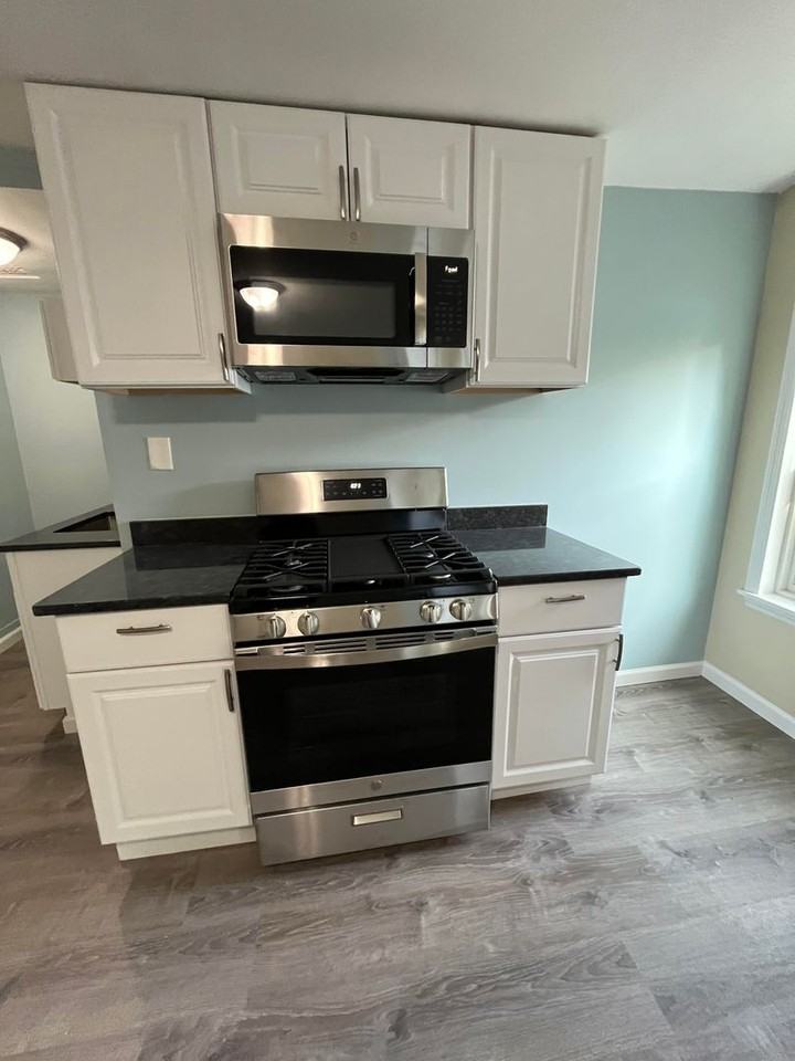 22 Pomeroy Ave #5 - Photo 5 of 20