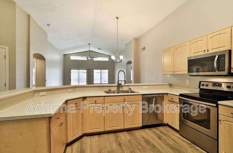 451 E Appaloosa Rd - Photo 2 of 32