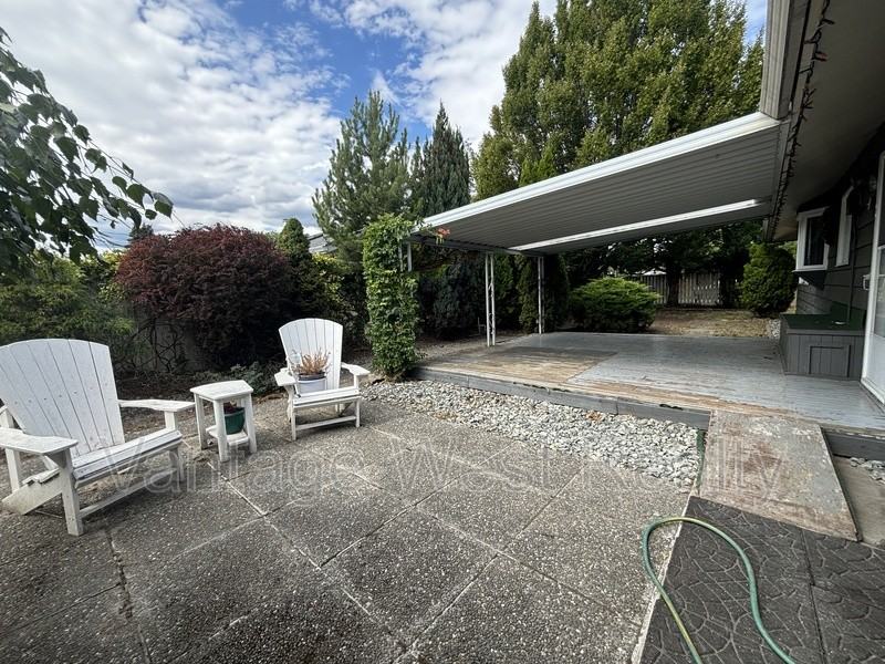 2470 Pandosy St - Photo 2 of 12