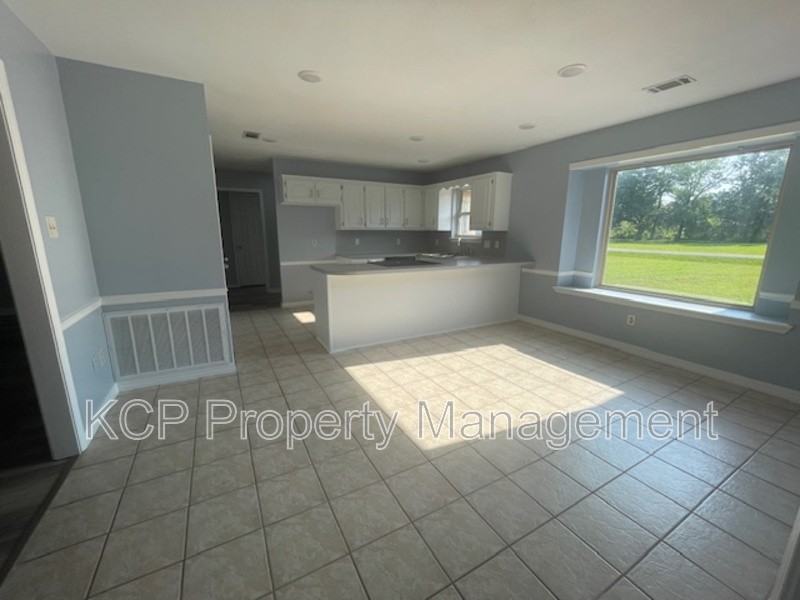 303 S Adams St - Photo 3 of 13