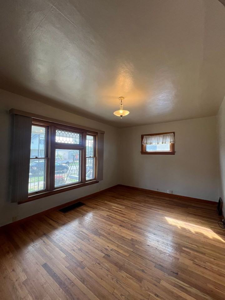 723 E Ermina Ave - Photo 3 of 18