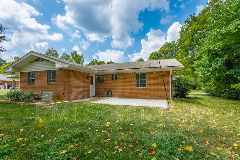 2508 Woodfin Ave - Photo 3 of 27