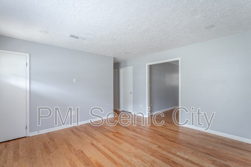 2508 Woodfin Ave - Photo 5 of 27