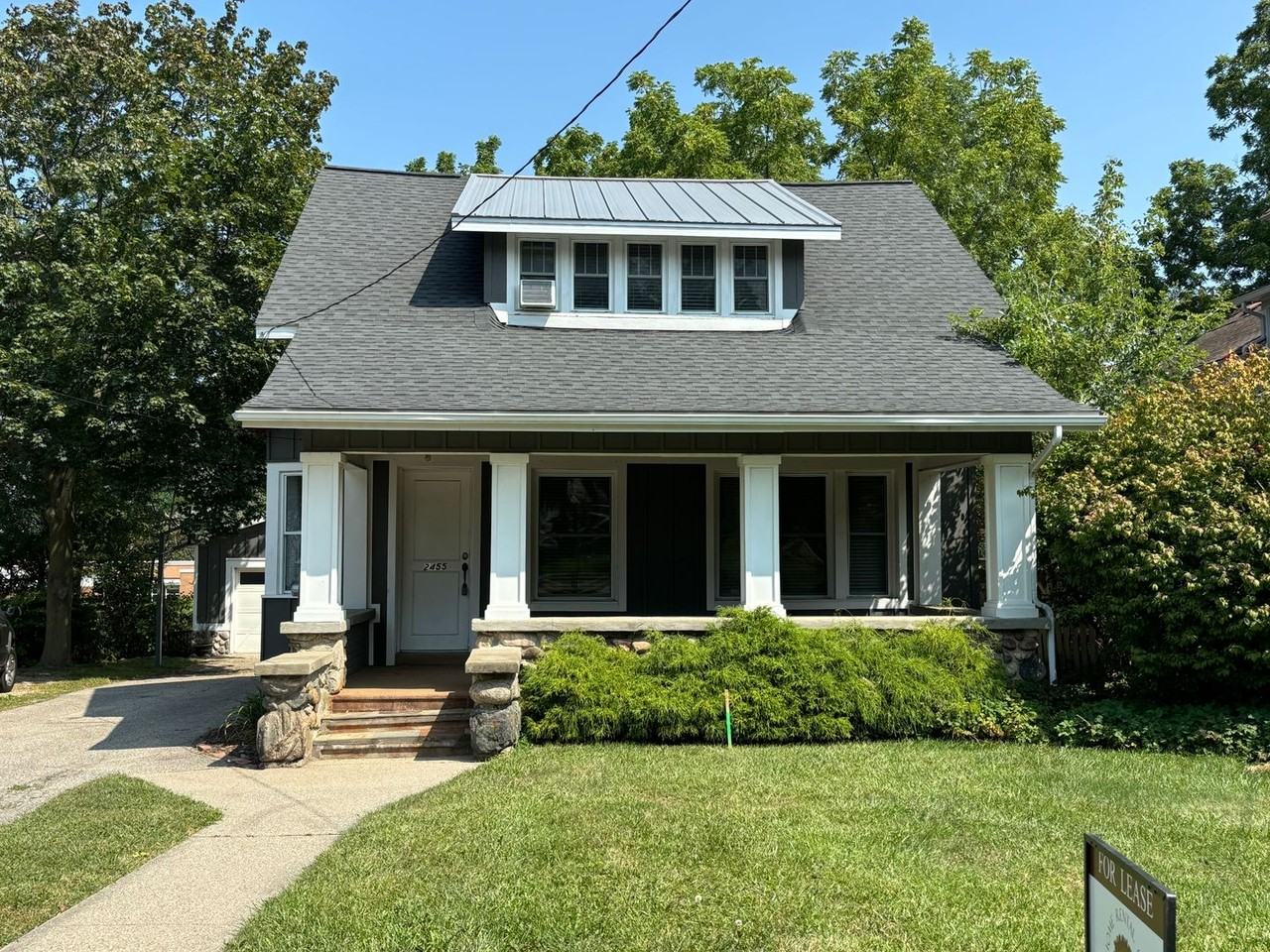 2455 Lake Dr Se - Photo 2 of 22