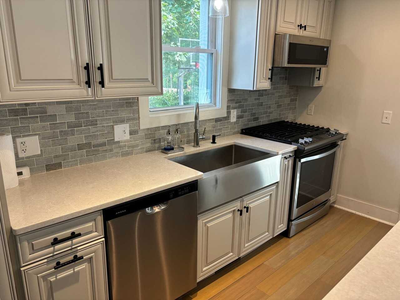 2455 Lake Dr Se - Photo 3 of 22