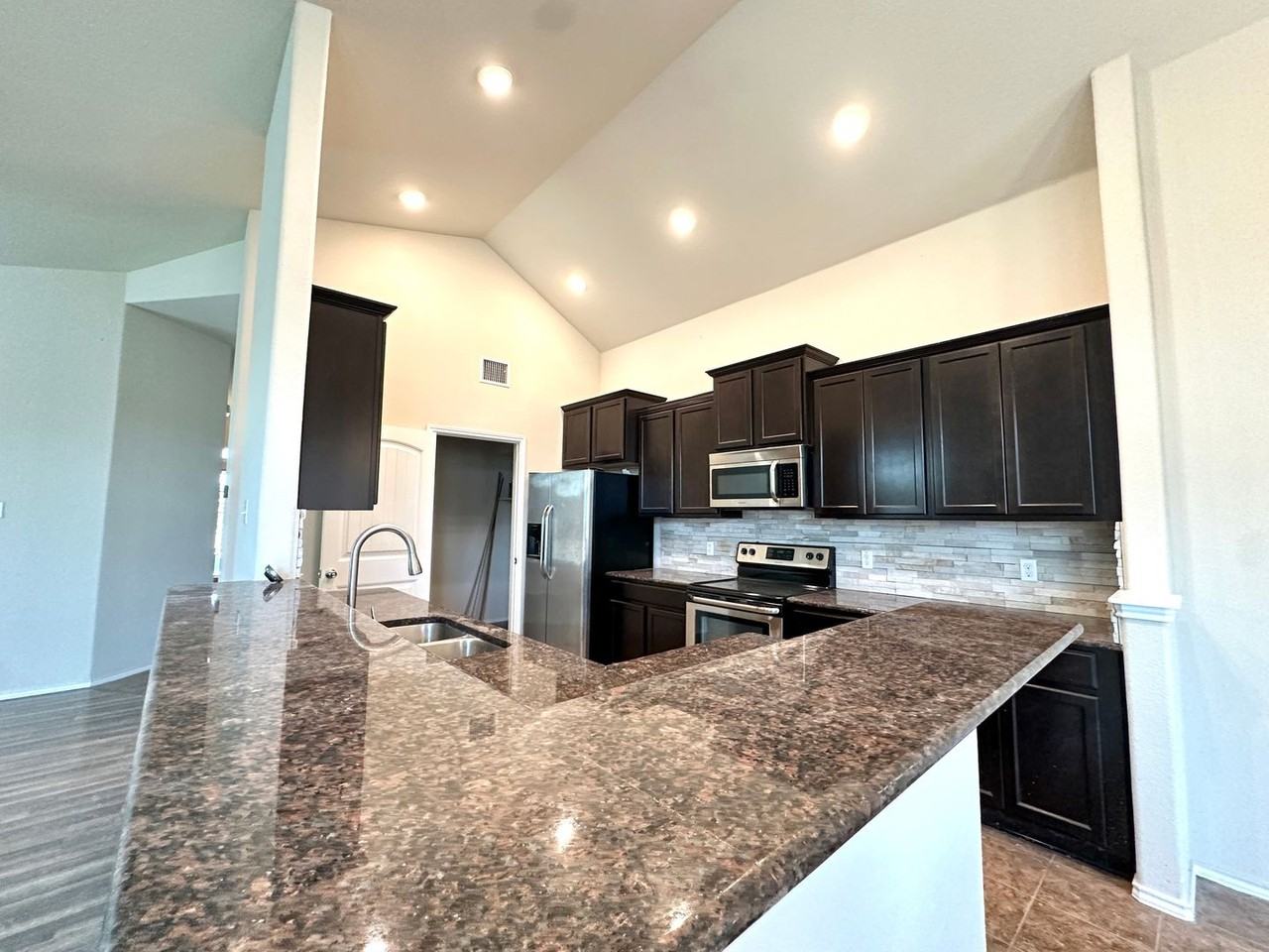 325 Ammonite Ln - Photo 4 of 23