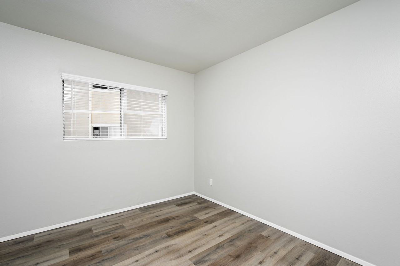 Shadow Glen Apartments IMMEDIATE MOVE INS - Photo 3 of 38