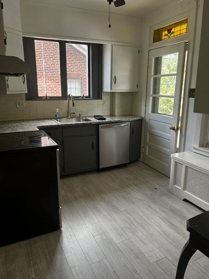 209 Amherst Ave - Photo 4 of 19