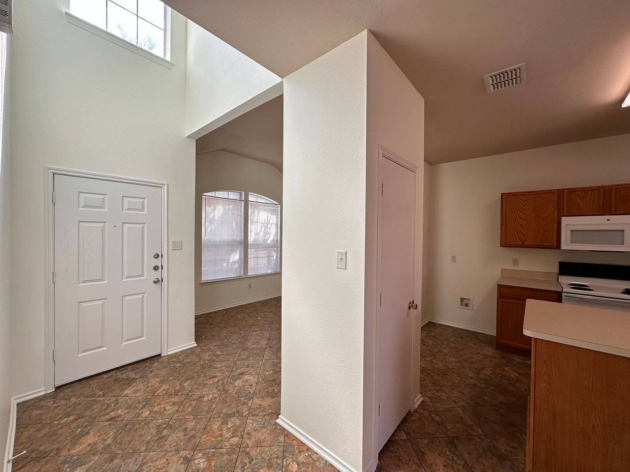 8404 Autumn Creek Trl - Photo 3 of 26