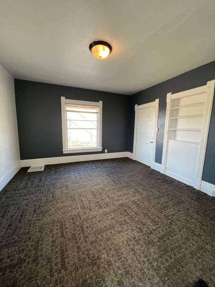 1229 1st Ave North - Photo 3 of 8