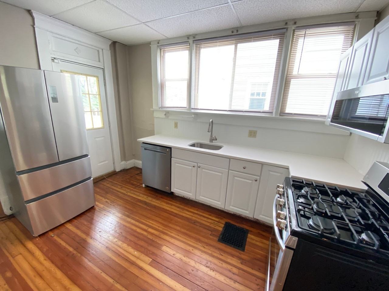 149 W Norwich Ave - Photo 4 of 16