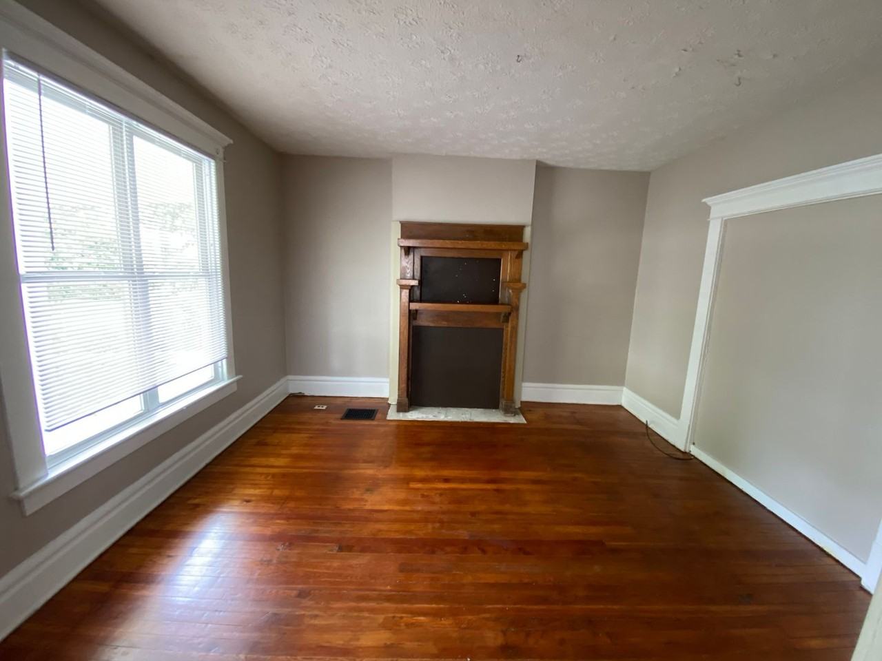 149 W Norwich Ave - Photo 6 of 16