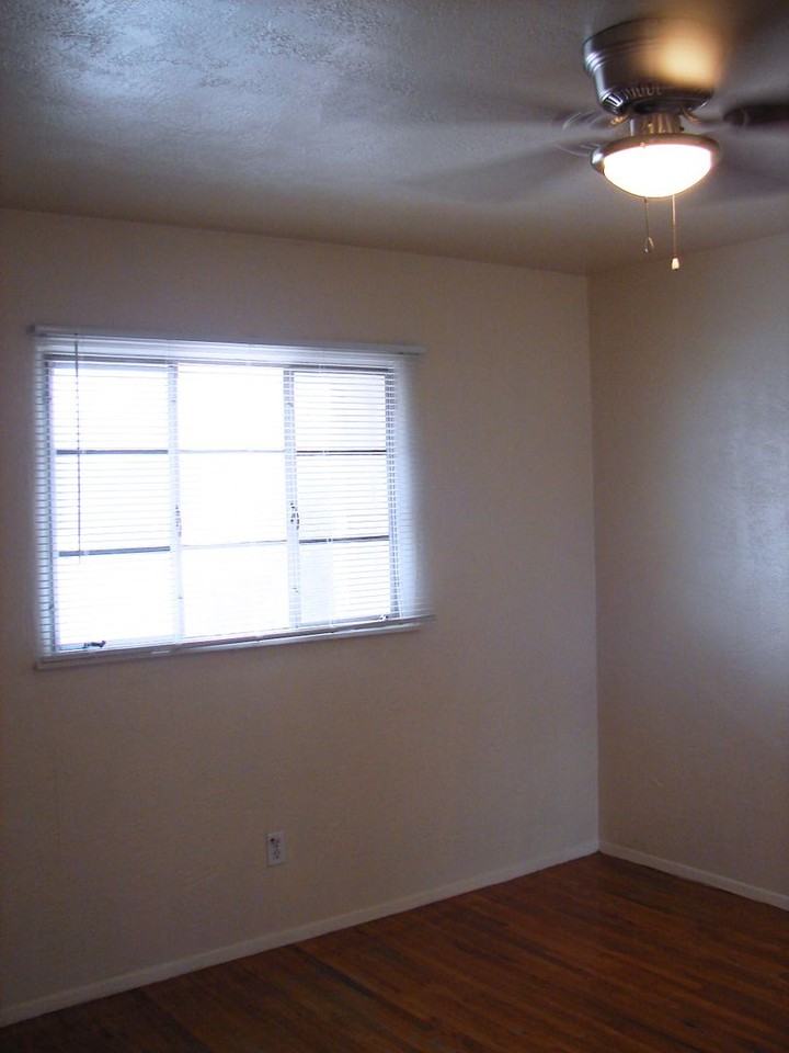 One Bedroom Apartments in the Heart of Albuquerque - Photo 4 of 5