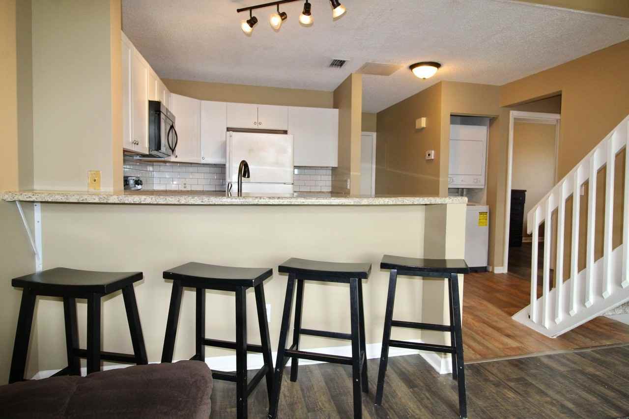 1342 Hunters Rd Apt J - Photo 7 of 18