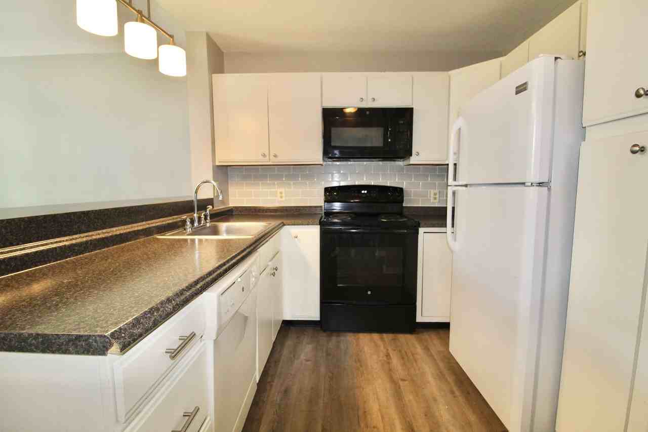 1348 Hunters Rd Apt J - Photo 4 of 19