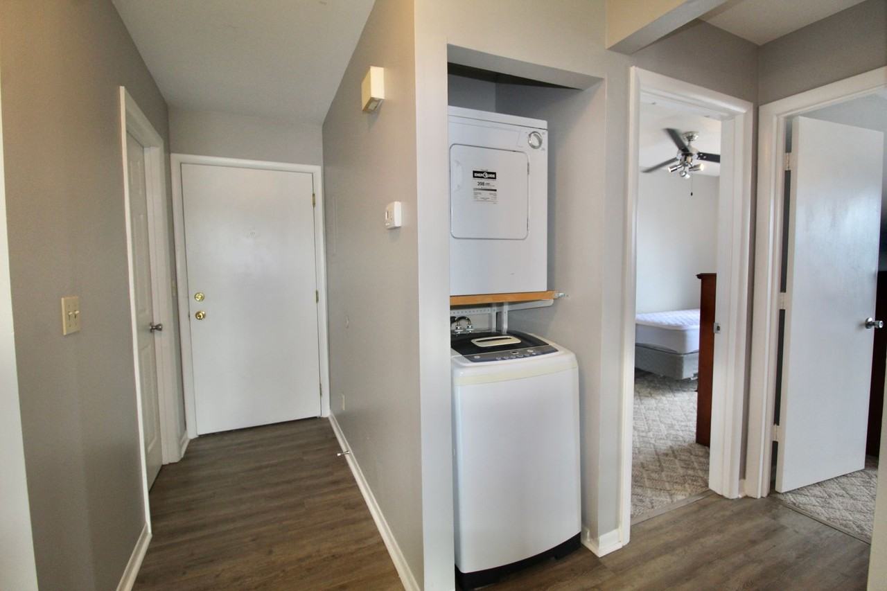 1348 Hunters Rd Apt J - Photo 6 of 19