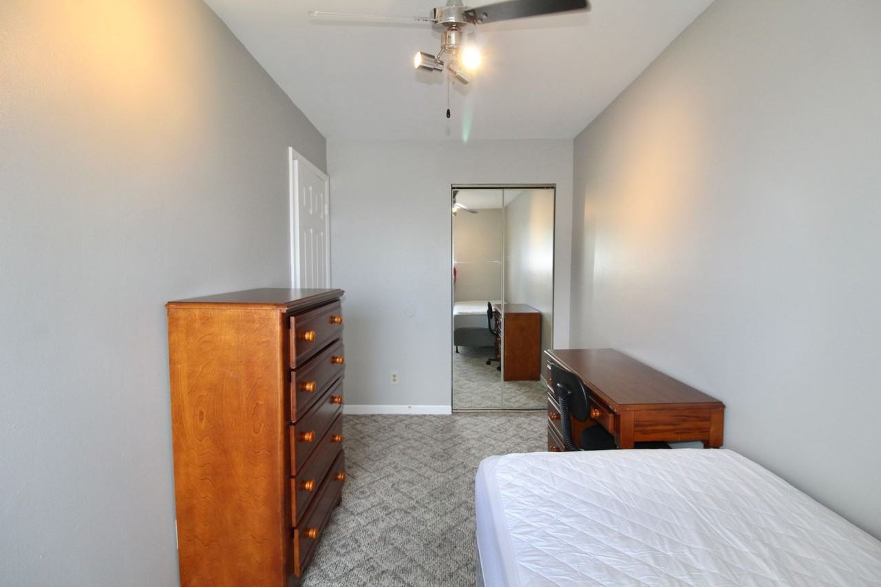 1348 Hunters Rd Apt J - Photo 7 of 19