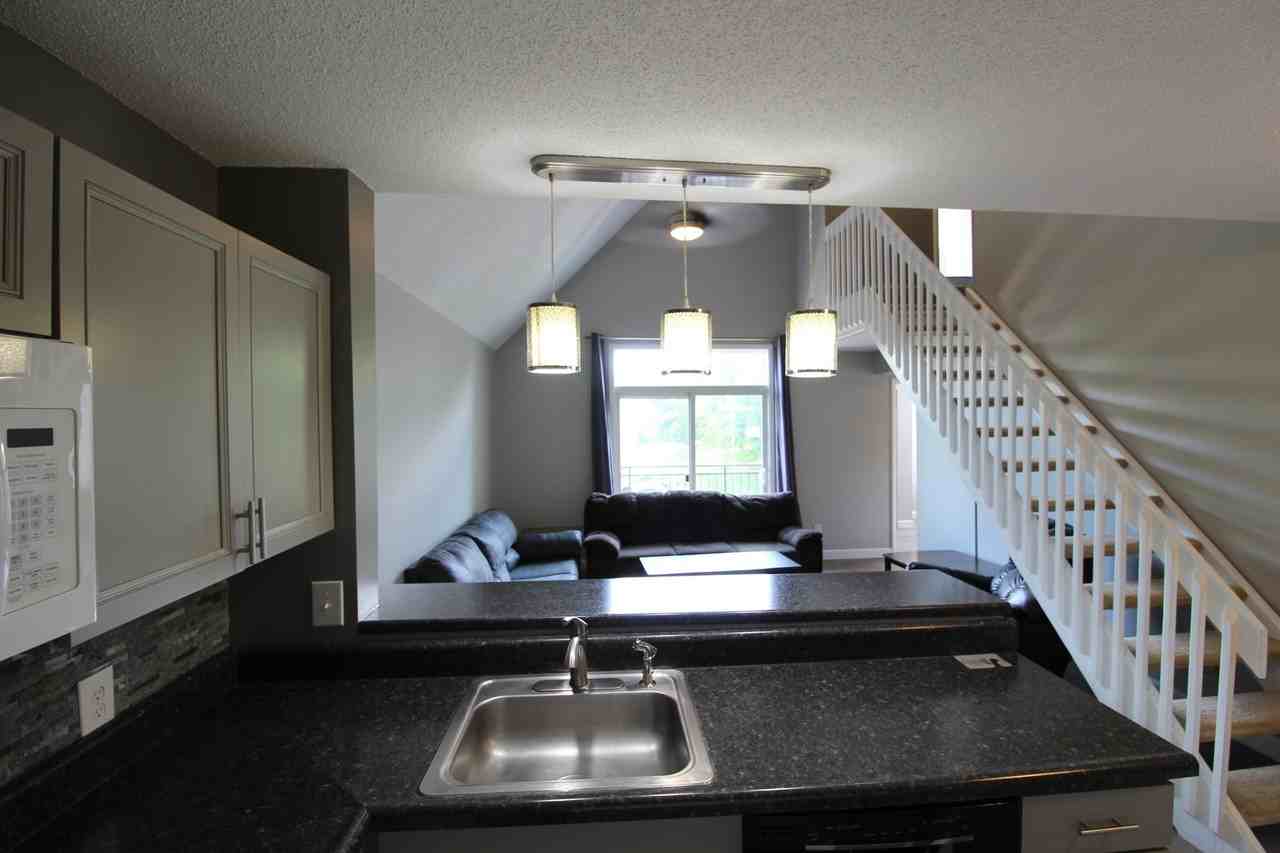 1348 Hunters Rd Apt L - Photo 5 of 26