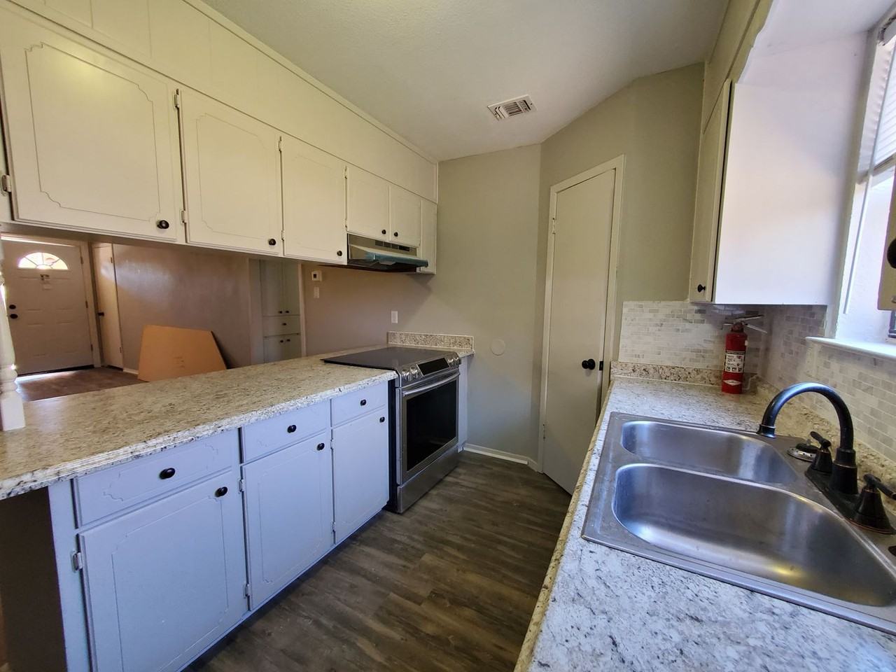 3322 Erin St - Photo 6 of 14