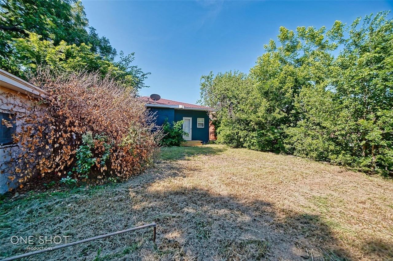 1810 Sandefer St - Photo 2 of 27