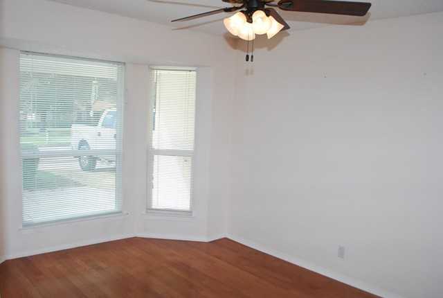 100 Hillbrook Ct - Photo 3 of 11