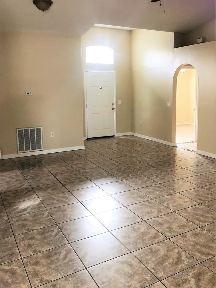 2908 Elbib Dr - Photo 3 of 13