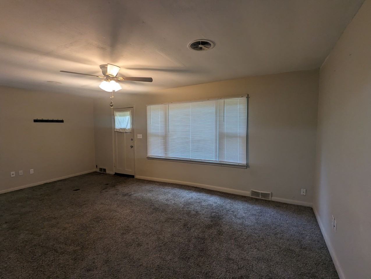 718 Locust St - Photo 2 of 13