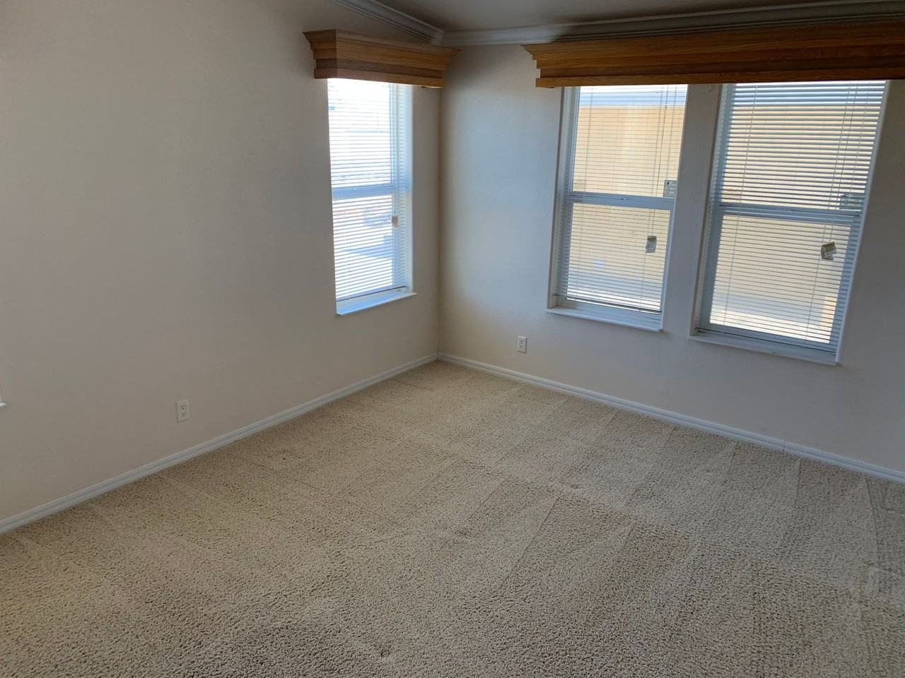 12614 E 35th St - Photo 4 of 6