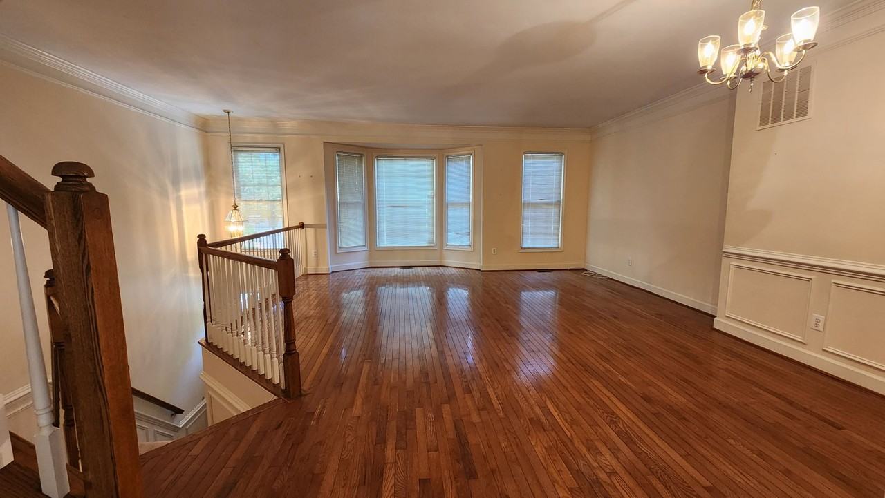 2540 Gadsby Pl - Photo 3 of 23