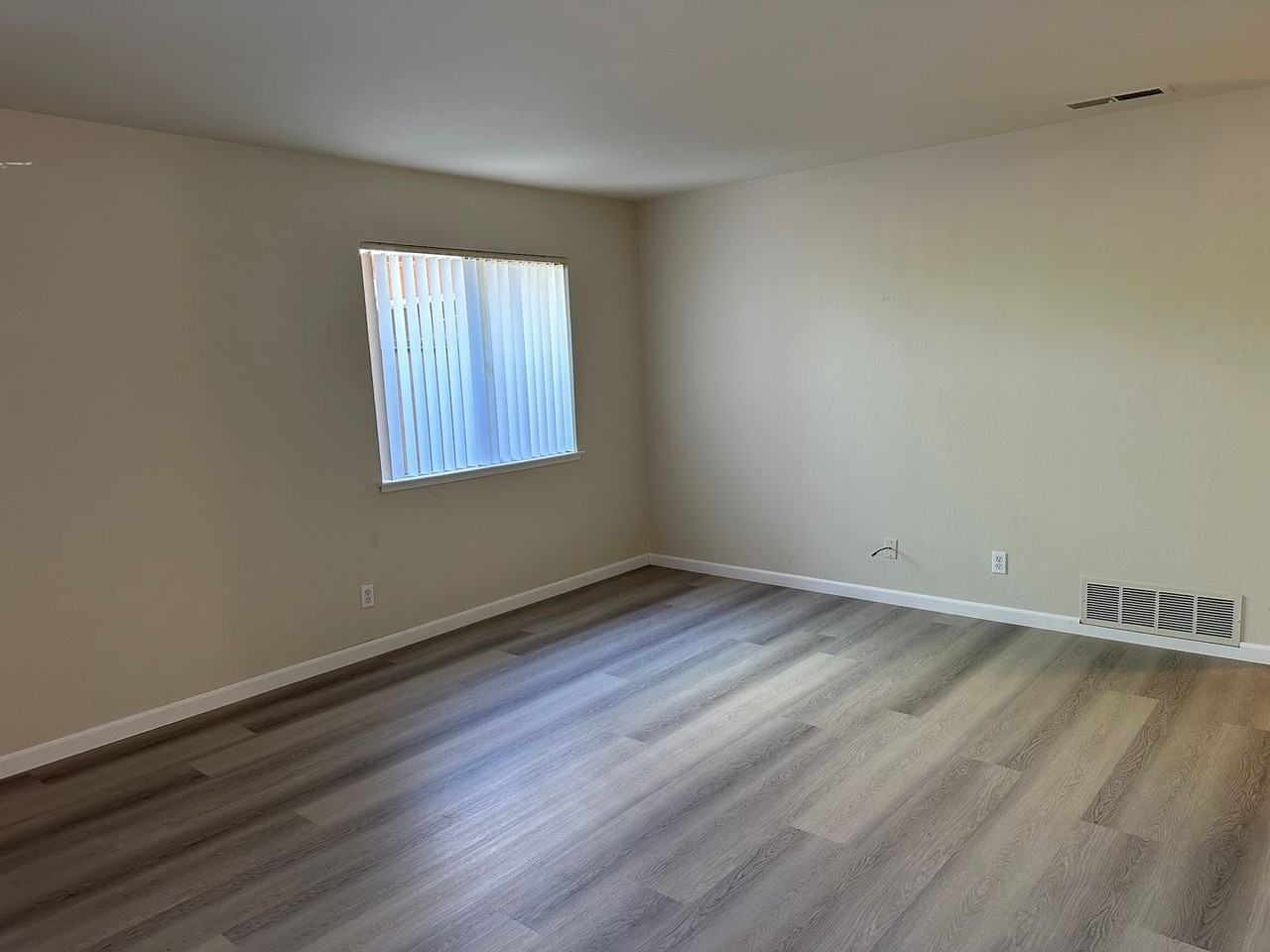 1851 Nelson Way - Photo 2 of 9