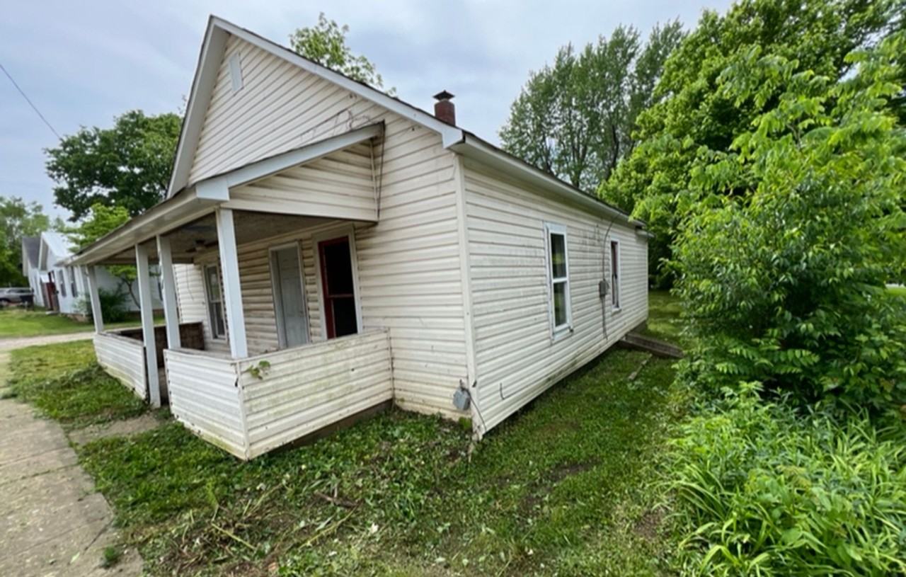 111 Jackson St - Photo 3 of 17