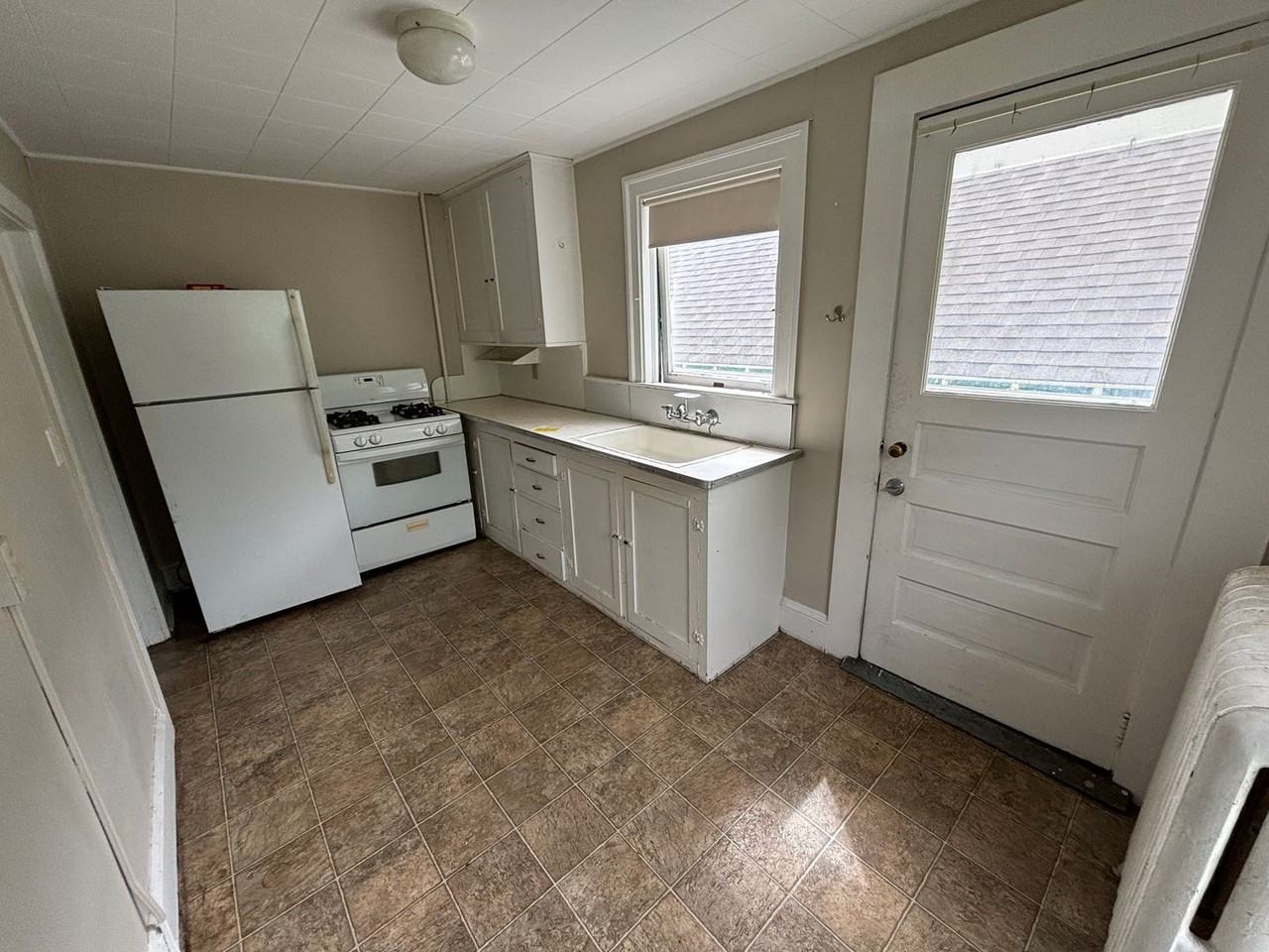 431 E. Seneca St - Photo 2 of 4