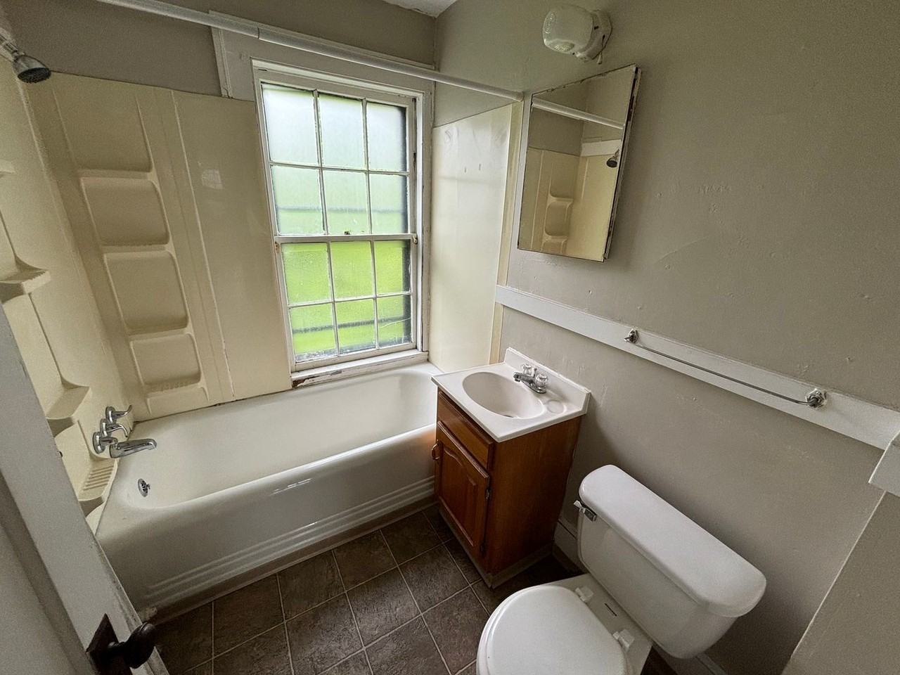 431 E. Seneca St - Photo 3 of 4