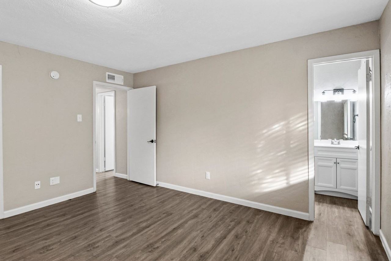 519 Windsor Dr - Photo 2 of 11