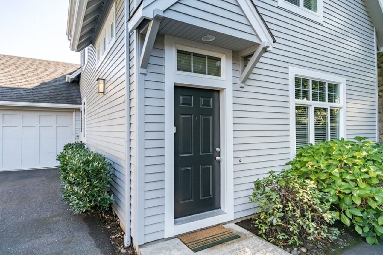 1588 Oak St - Photo 3 of 32